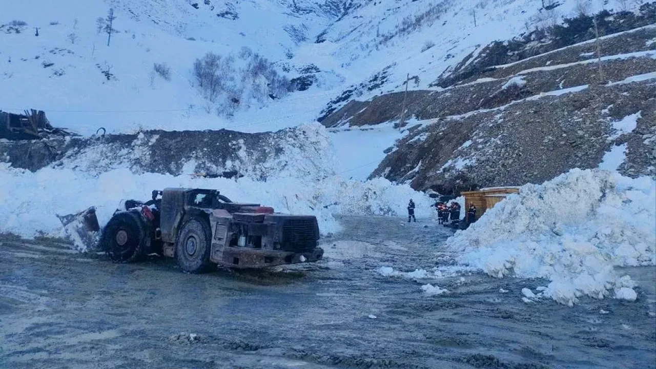 Rusya'da çığ felaketi: 6 işçi can verdi