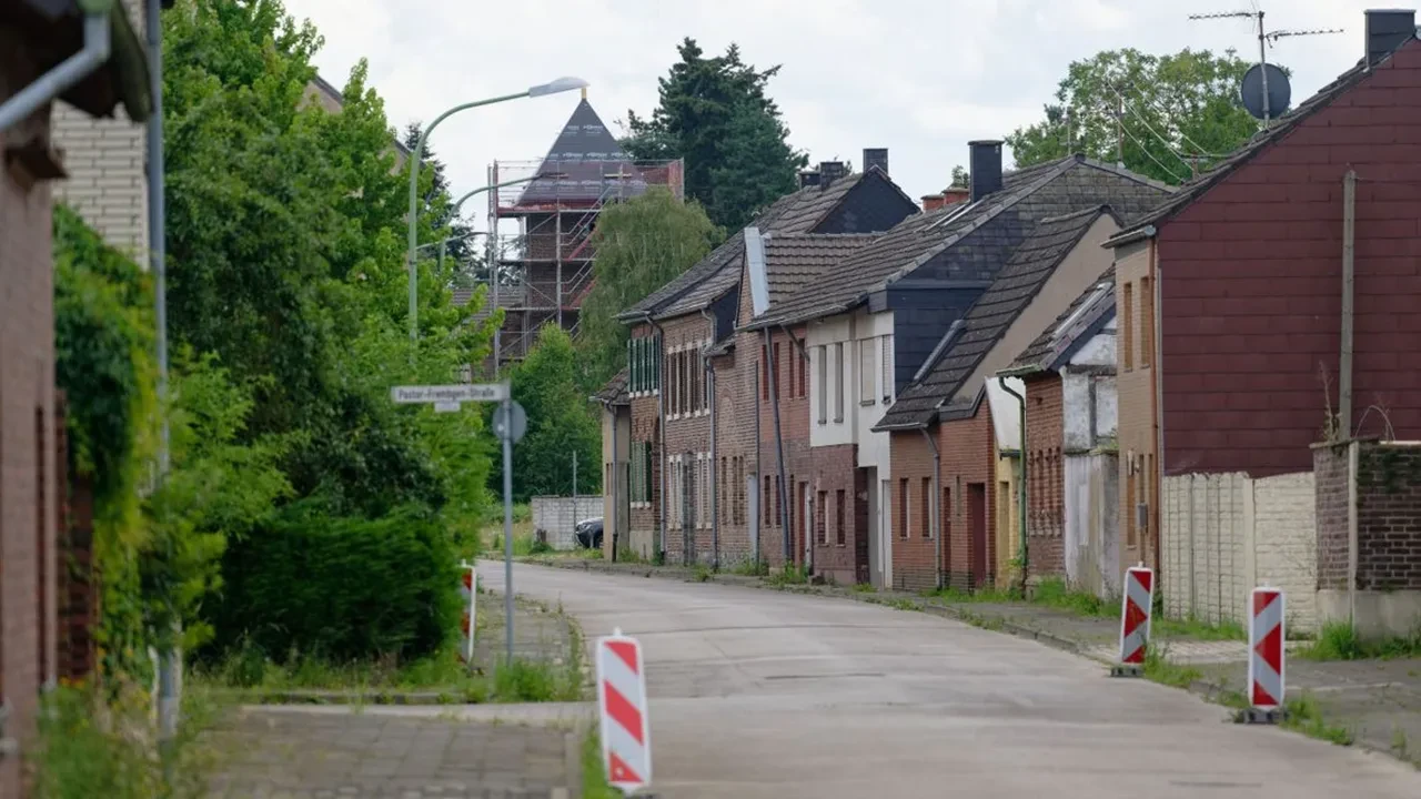 Türklerin de aralarında olduğu sadece 8 ailenin yaşadığı bölge hayalet kasabaya dönüştü