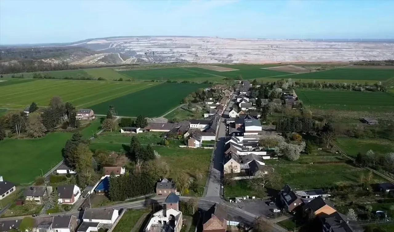 Türklerin de aralarında olduğu sadece 8 ailenin yaşadığı bölge hayalet kasabaya dönüştü