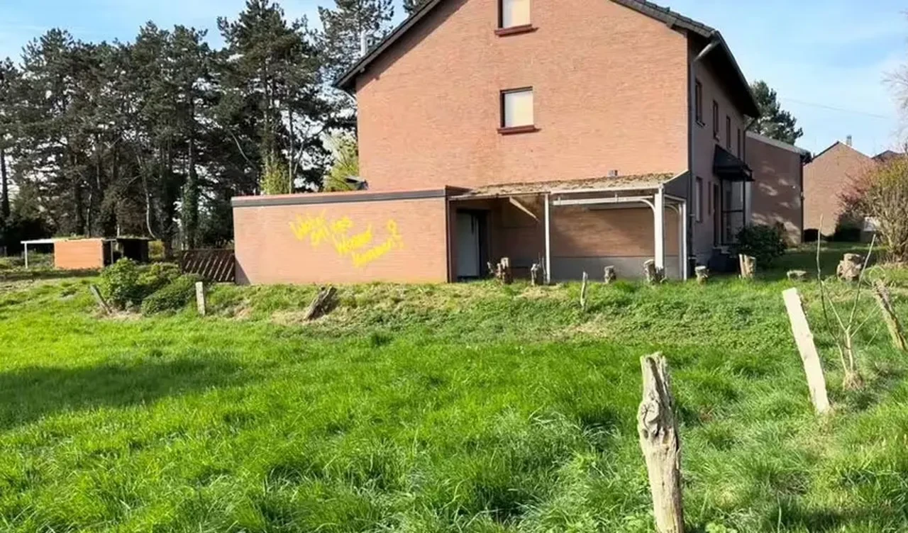 Türklerin de aralarında olduğu sadece 8 ailenin yaşadığı bölge hayalet kasabaya dönüştü