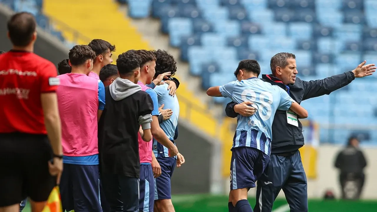 Adana Demirspor'dan sezonun ilk galibiyeti: -54 puan!