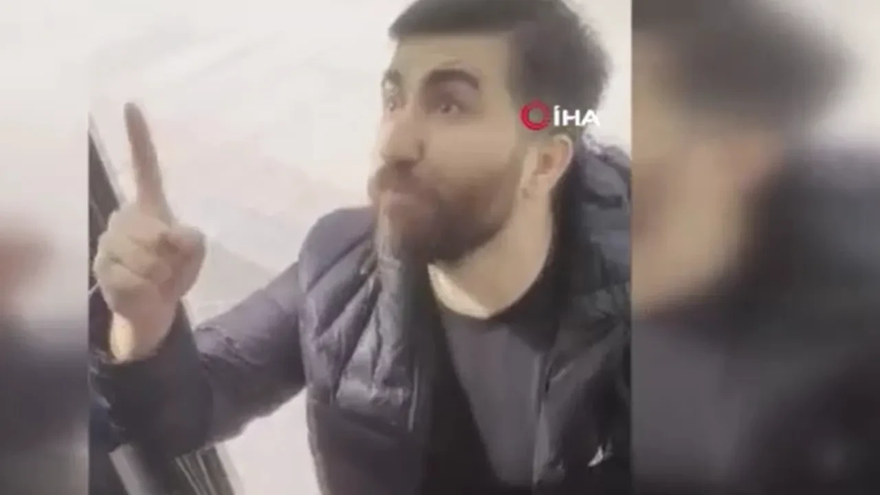 Ankara'da şoför ile yolcu birbirine girdi! Kavga anı kamerada