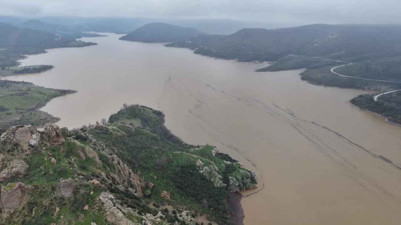 Baraj yüzde 100 doldu, valilikten kritik açıklama geldi! "Bölgeden uzak durun"
