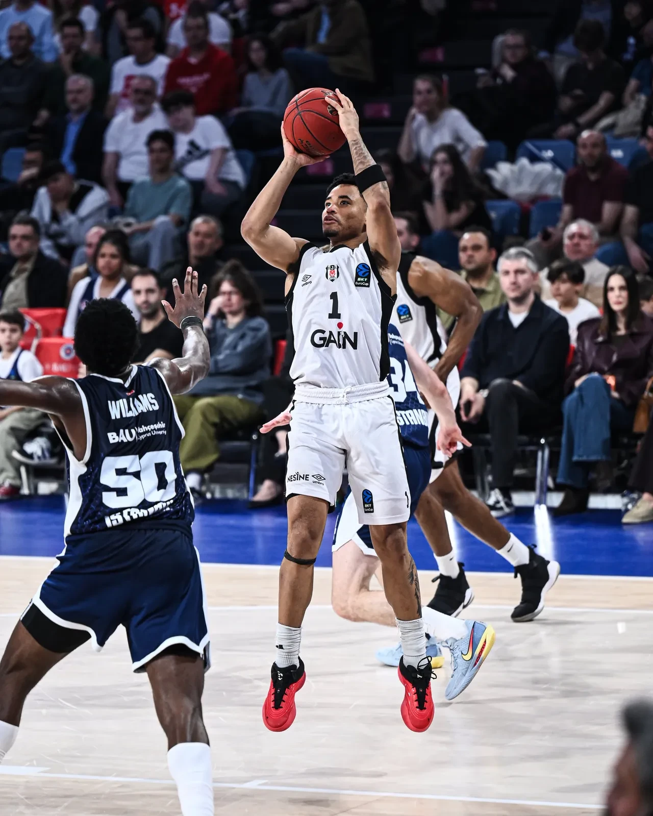 Beşiktaş Gain Avrupa'da finalde: Türk derbisinde kritik zafer!