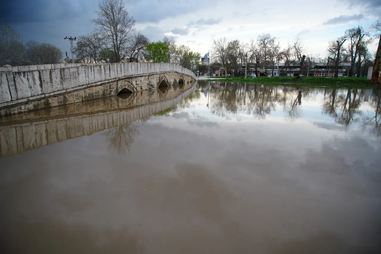 Edirne'de Tunca Nehri taştı! Turuncu alarm verildi