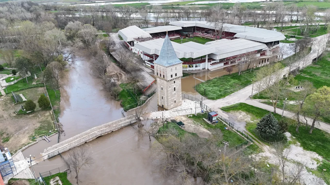 Edirne'de Tunca Nehri taştı! Turuncu alarm verildi