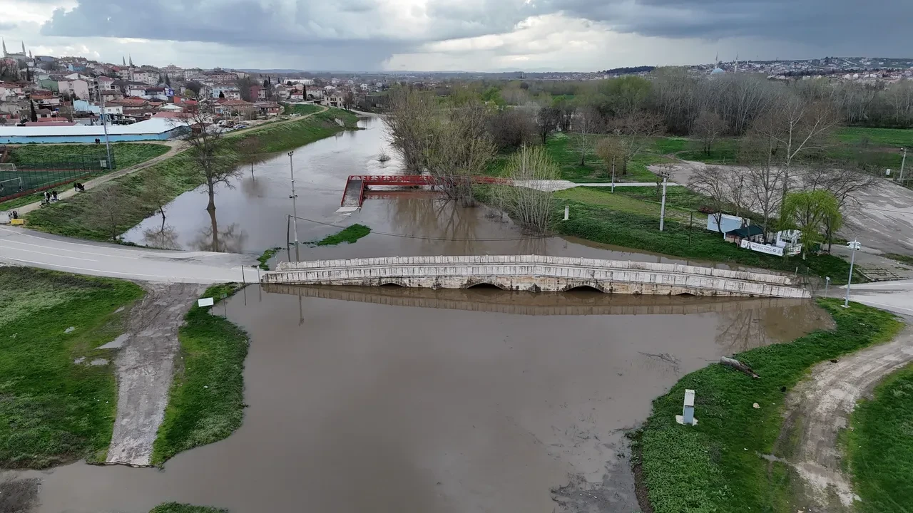 Edirne'de Tunca Nehri taştı! Turuncu alarm verildi
