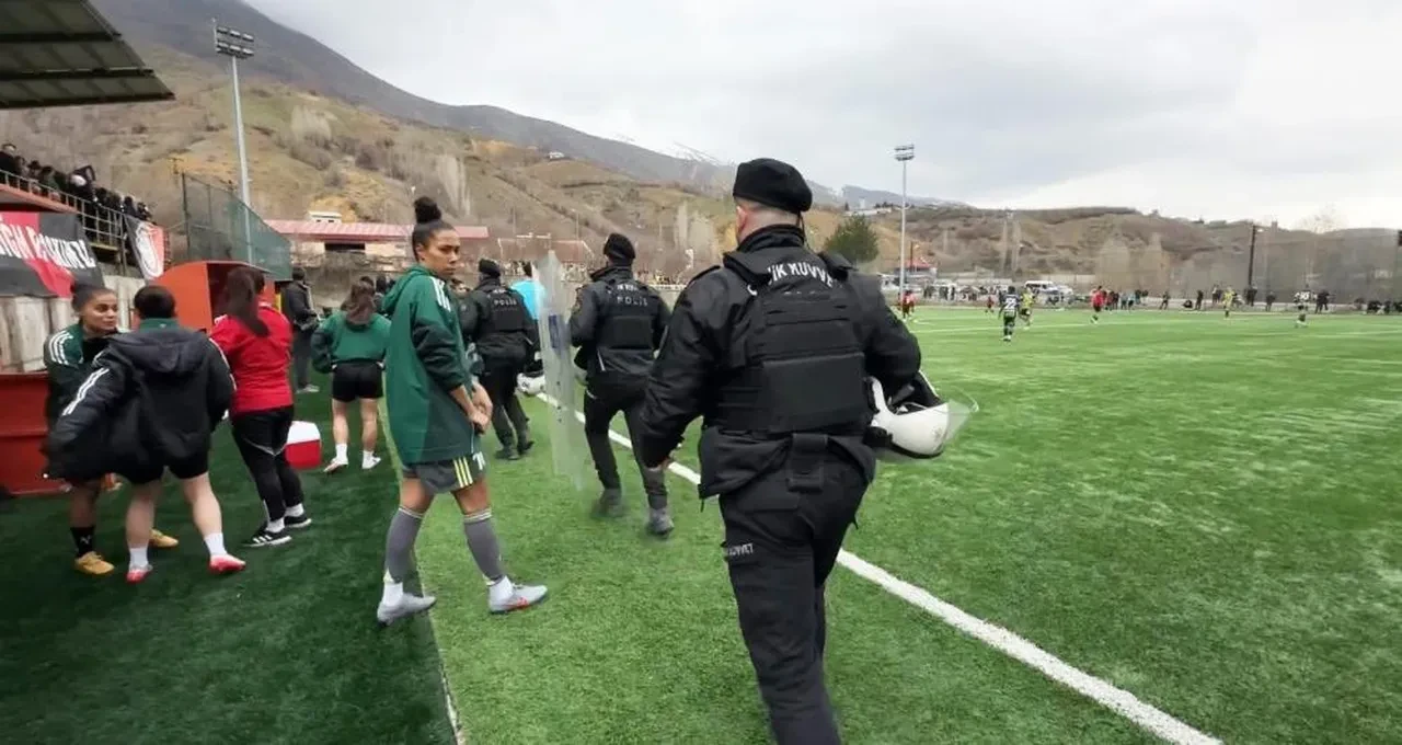 Hakkari'de FBTV'ye saldırı! Kulüpten açıklama geldi: "İnşallah buradan sağ salim çıkarız"