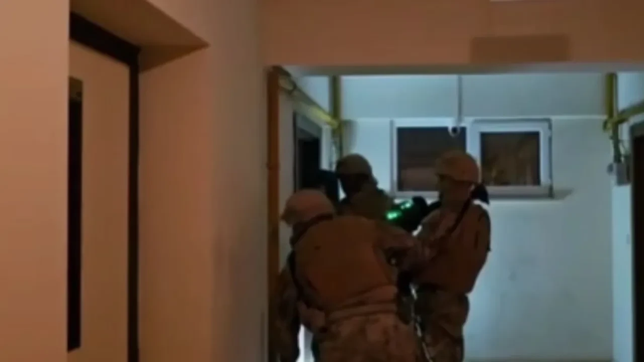 İş yerlerini haraca bağlayan çeteye operasyon! Çok sayıda gözaltı var