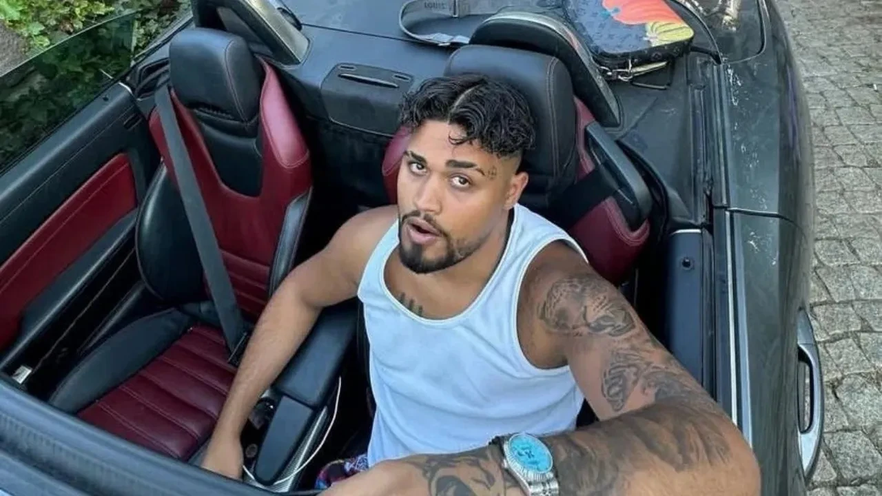 Lvbel C5 yeni aldığı saati paylaştı! Milyon TL’lik aksesuarın fiyatı dudak uçuklattı