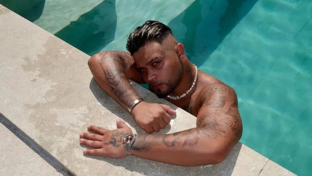 Lvbel C5 yeni aldığı saati paylaştı! Milyon TL’lik aksesuarın fiyatı dudak uçuklattı