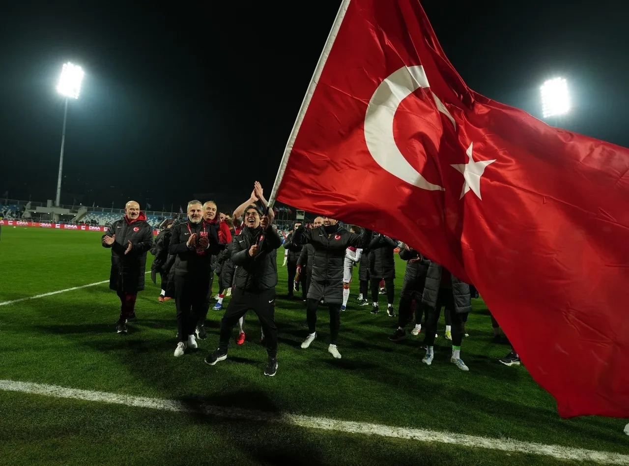 Mehmet Demirkol'dan Vincenzo Montella'nın oyuncu tercihlerine bambaşka bir yaklaşım: 46000 dakikadan 450 dakikaya oranladı!