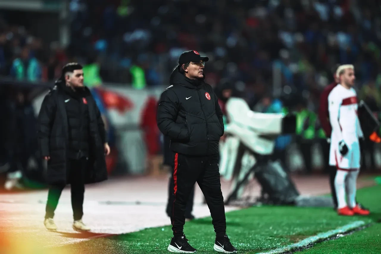 Mehmet Demirkol'dan Vincenzo Montella'nın oyuncu tercihlerine bambaşka bir yaklaşım: 46000 dakikadan 450 dakikaya oranladı!