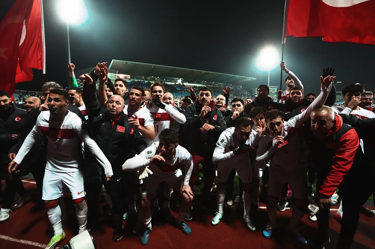 Mehmet Demirkol'dan Vincenzo Montella'nın oyuncu tercihlerine bambaşka bir yaklaşım: 46000 dakikadan 450 dakikaya oranladı!