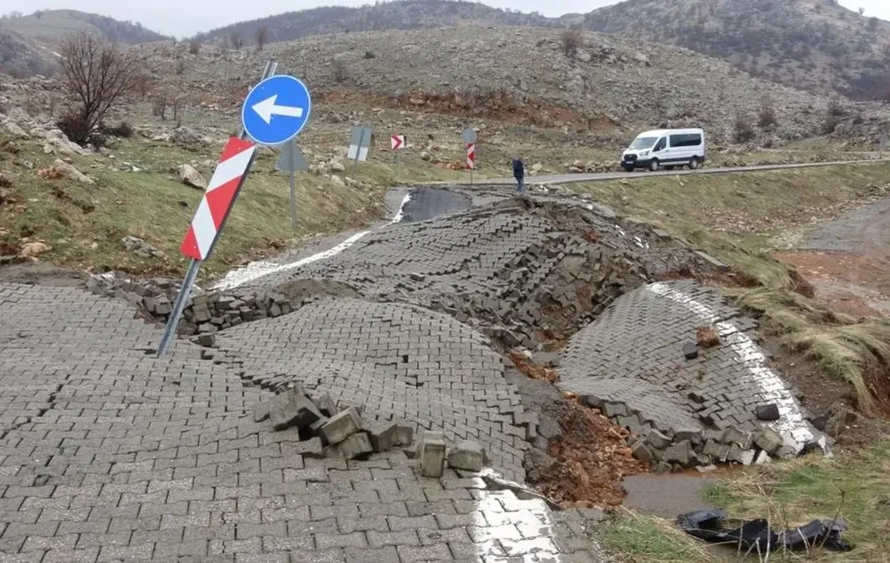 Nemrut Dağı yolunda ürküten görüntü!
