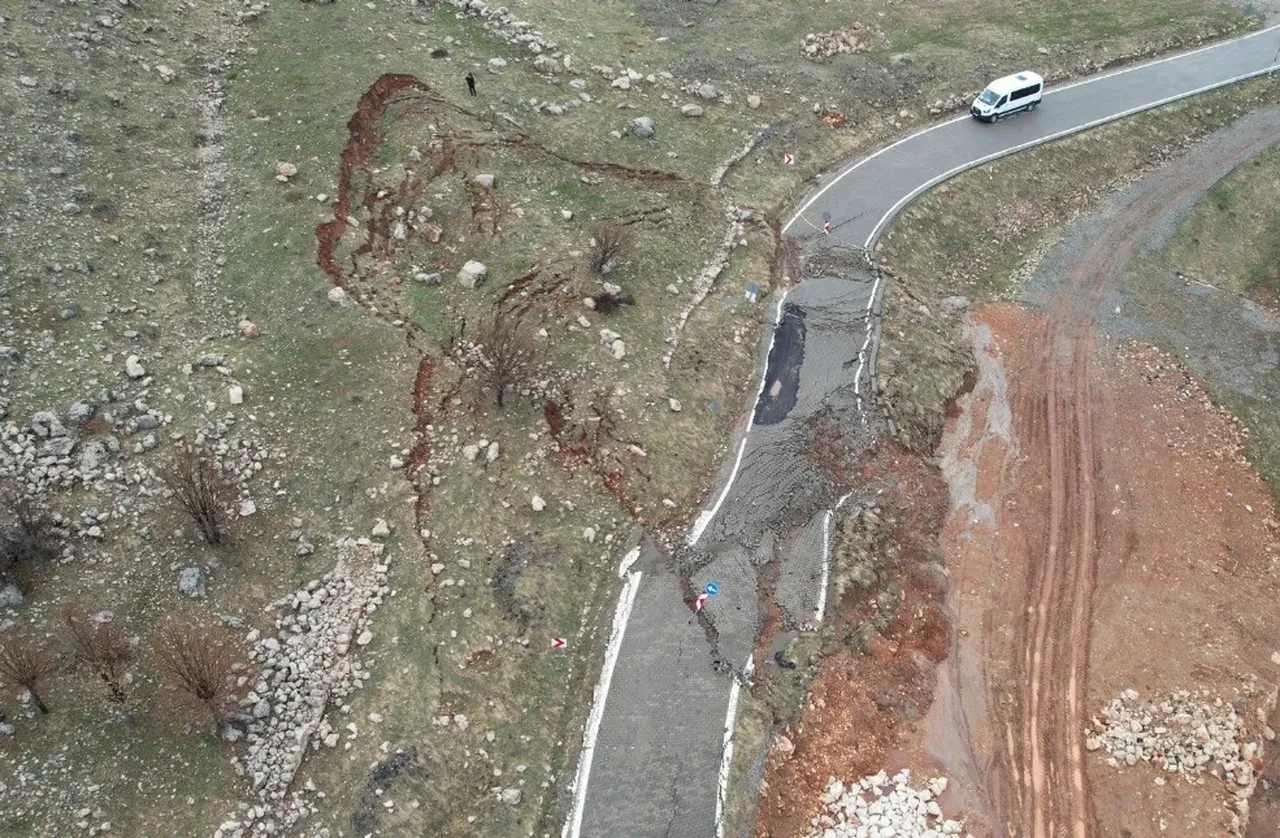 Nemrut Dağı yolunda ürküten görüntü!