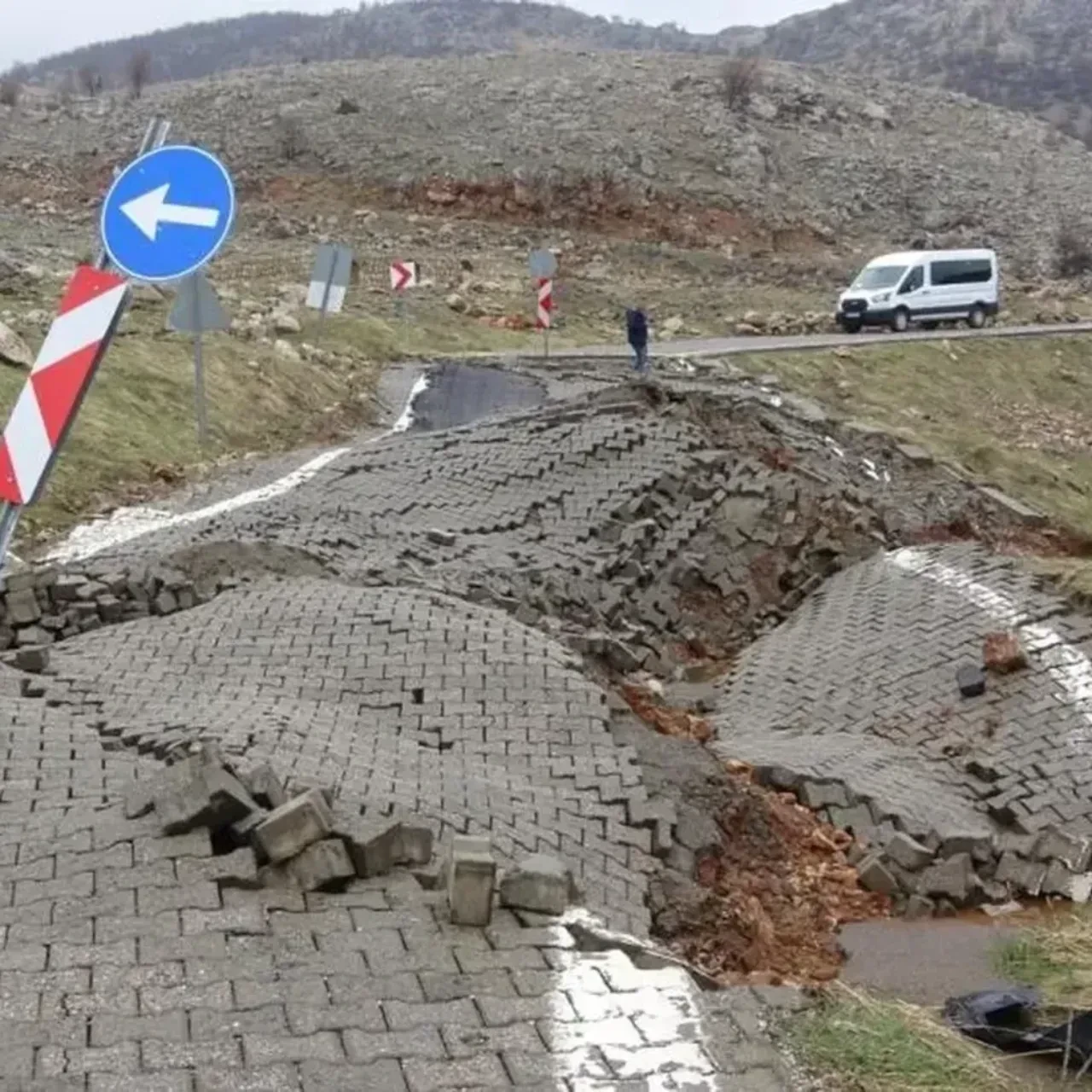 Nemrut Dağı yolunda ürküten görüntü!