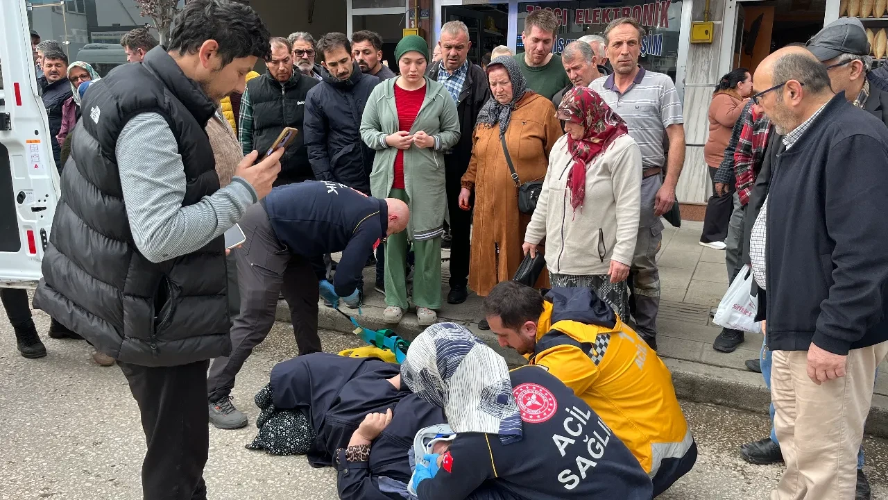 Ordu'da otomobilin çarptığı yaya yola savruldu: Kaza anı kamerada!