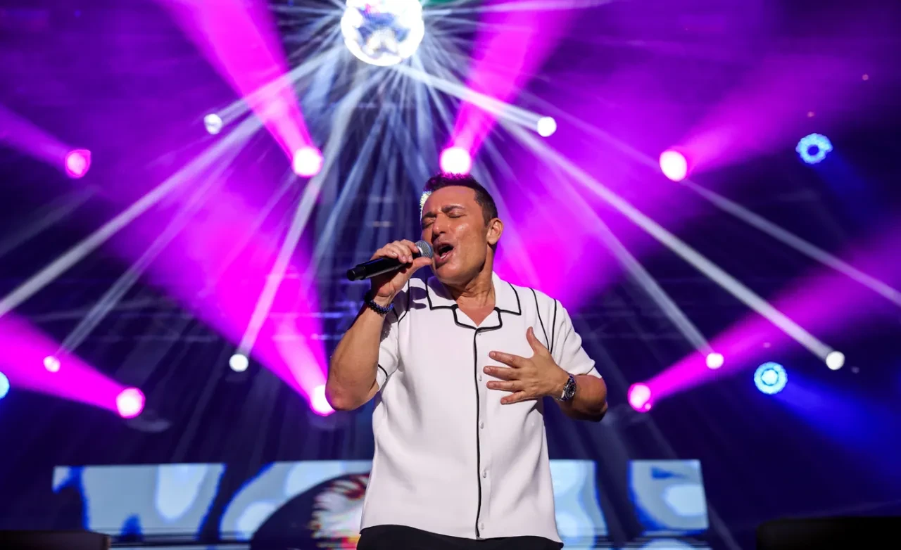 Saygı 1 Mustafa Sandal konserine hangi ünlüler katıldı? Saygı 1 Mustafa Sandal konseri nereden izlenir?