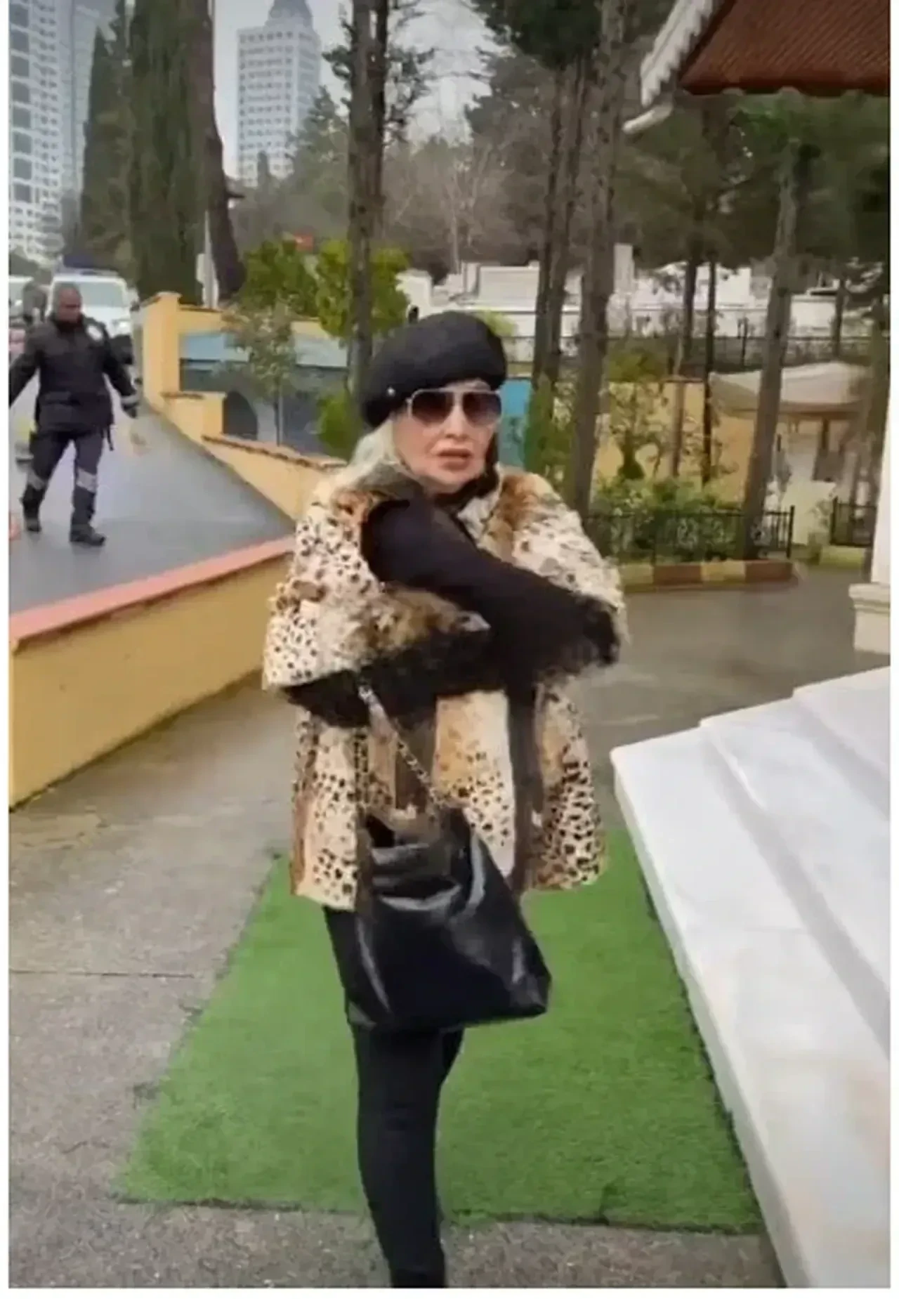 Taburcu olan Orhan Gencebay'ın son halini eşi Sevim Emre paylaştı 