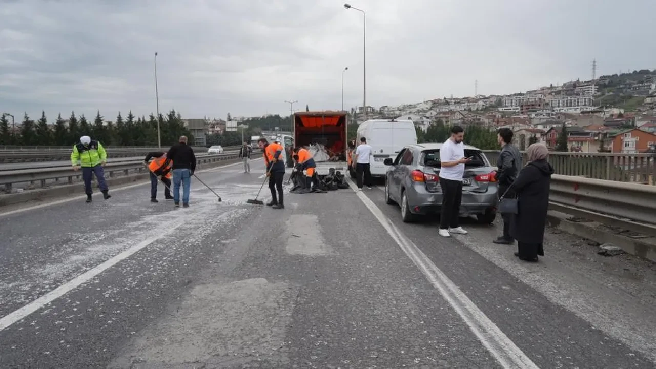 TEM Otoyolu'nda zincirleme kaza! Çok sayıda araç birbirine girdi