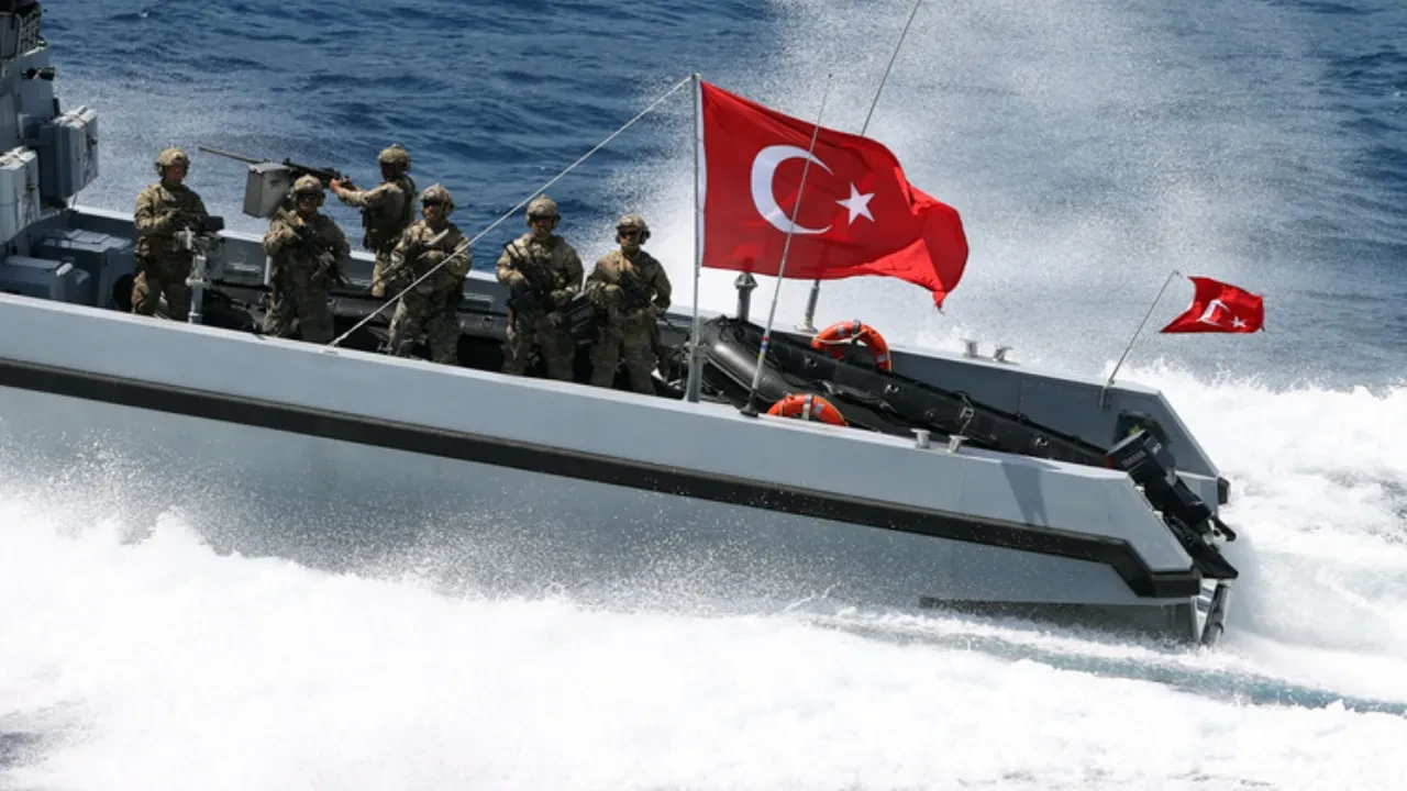 Üç bölgede birden Mavi Vatan Tatbikatı başladı