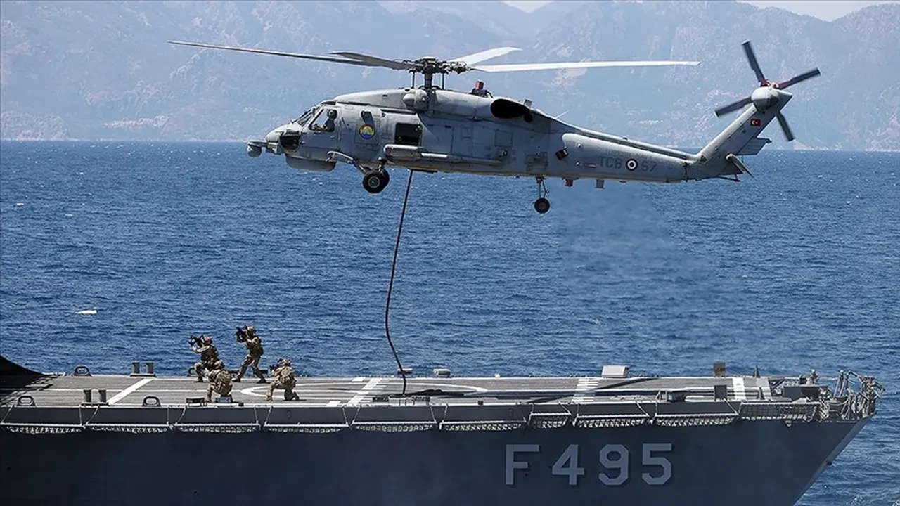 Üç bölgede birden Mavi Vatan Tatbikatı başladı