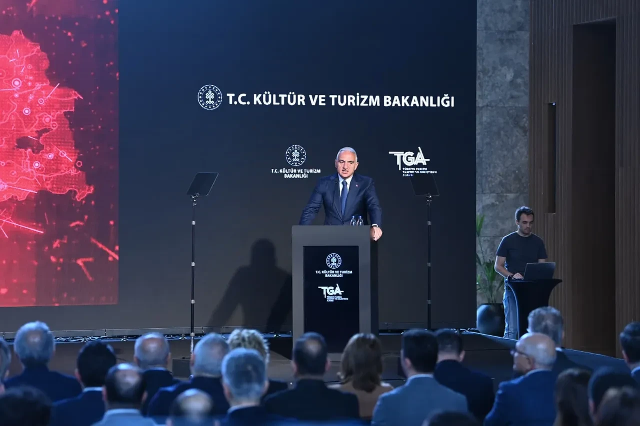 Bakan Ersoy duyurdu! 2026 ilk çeyrek turizm verileri belli oldu: İşte elde edilen gelir