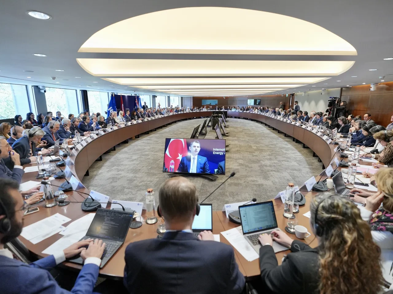 COP31 rotası Paris’te çizildi: Bakan Kurum’dan 'Enerji Arz Güvenliği' vurgusu!