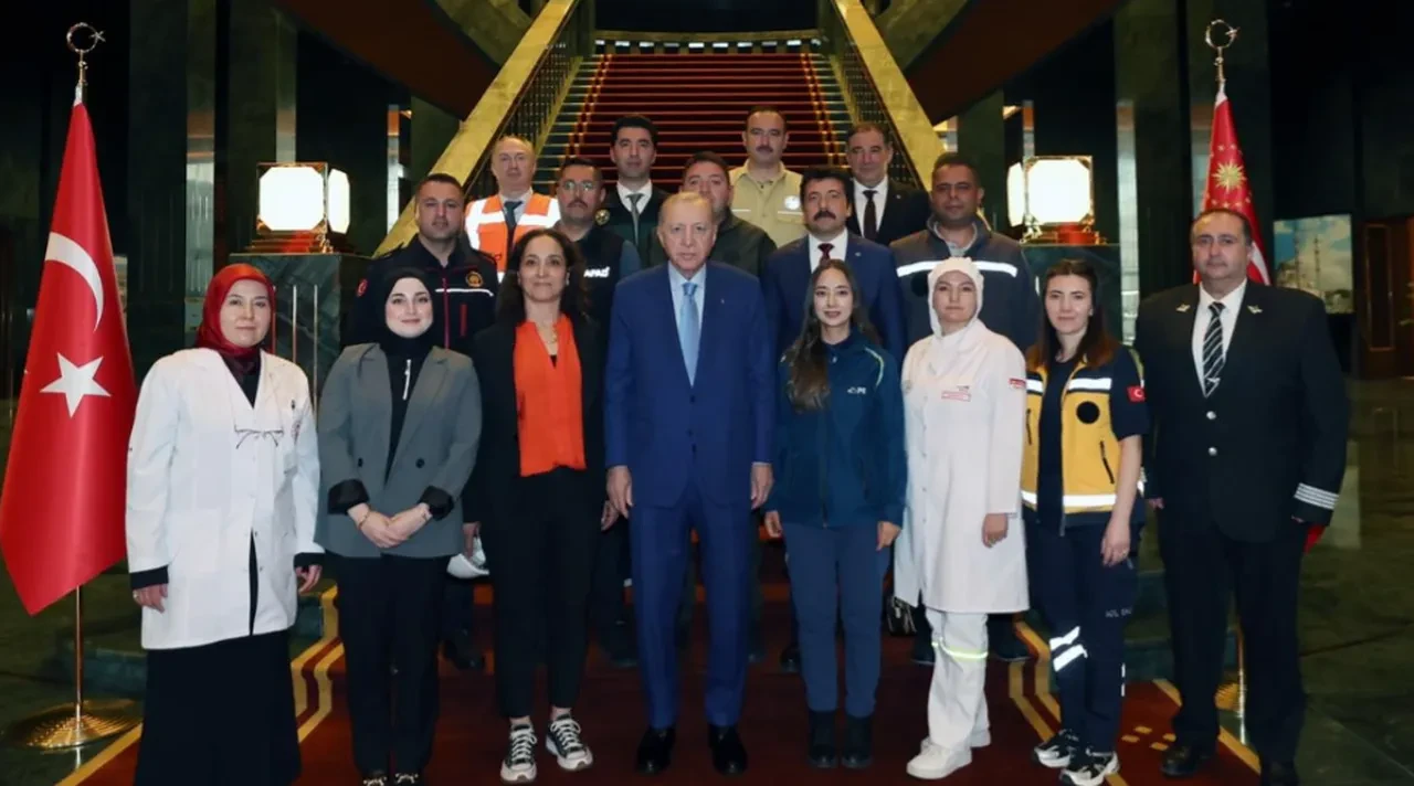 Cumhurbaşkanı Erdoğan'dan Beştepe'de 1 Mayıs zirvesi: "Ülkeyi vatan kılan işçinin emeğidir"