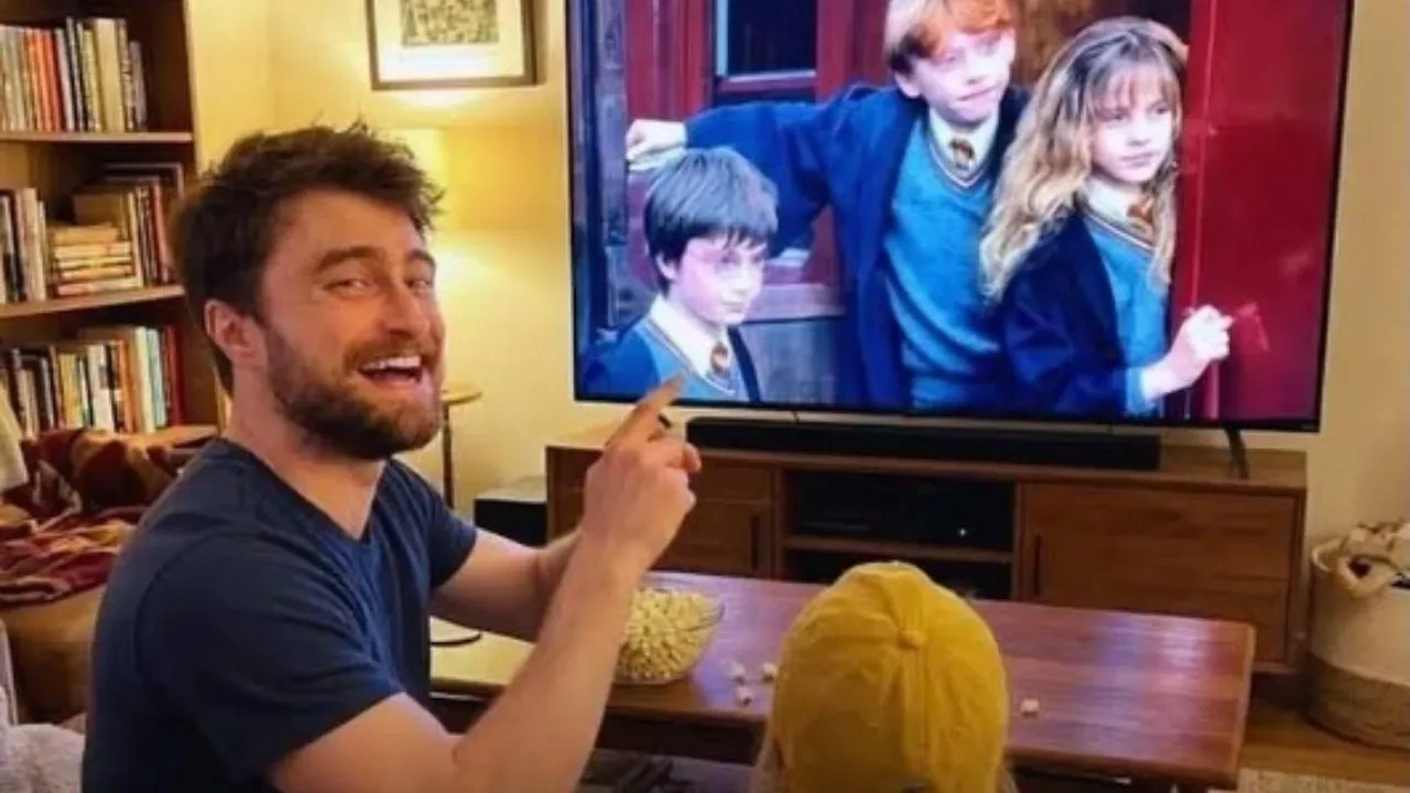 Daniel Radcliffe oğluyla Harry Potter izledi! O anlar gündem oldu