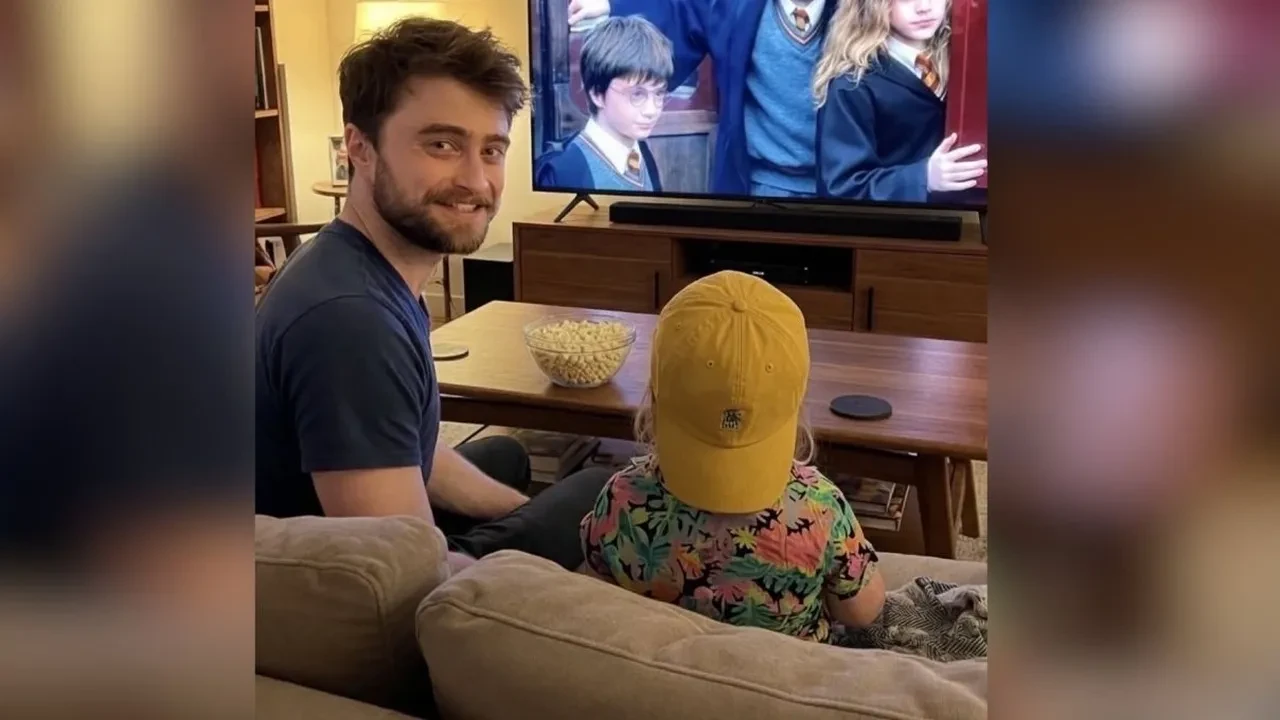 Daniel Radcliffe oğluyla Harry Potter izledi! O anlar gündem oldu