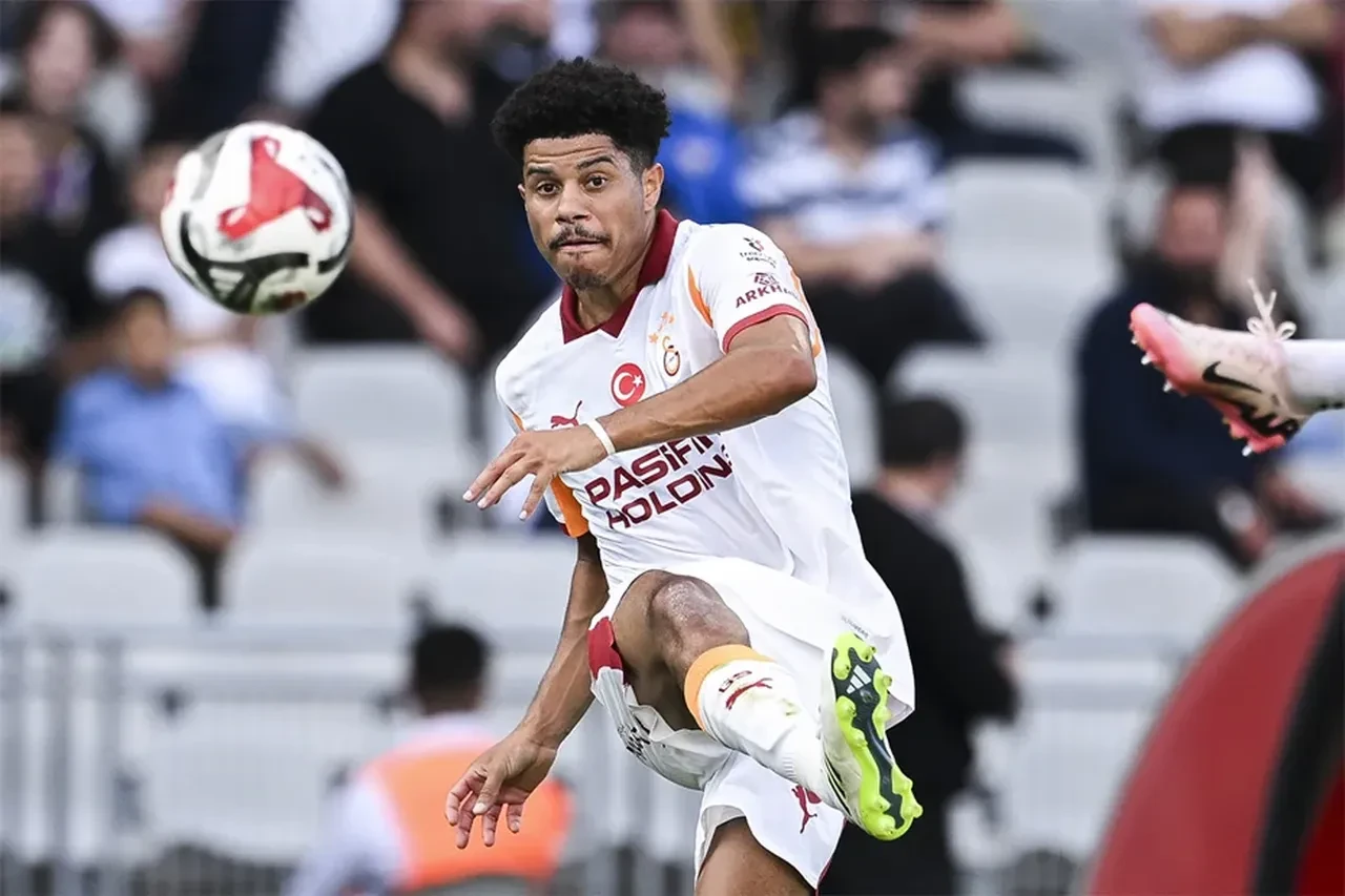 Galatasaray'da Gabriel Sara alarmı! Premier Lig devleri kapıya dayandı: Yönetim rekor bonservis bedeli belirledi