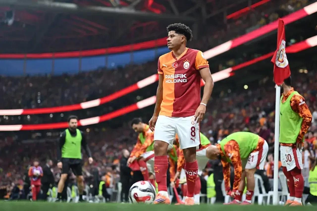 Galatasaray'da Gabriel Sara alarmı! Premier Lig devleri kapıya dayandı: Yönetim rekor bonservis bedeli belirledi