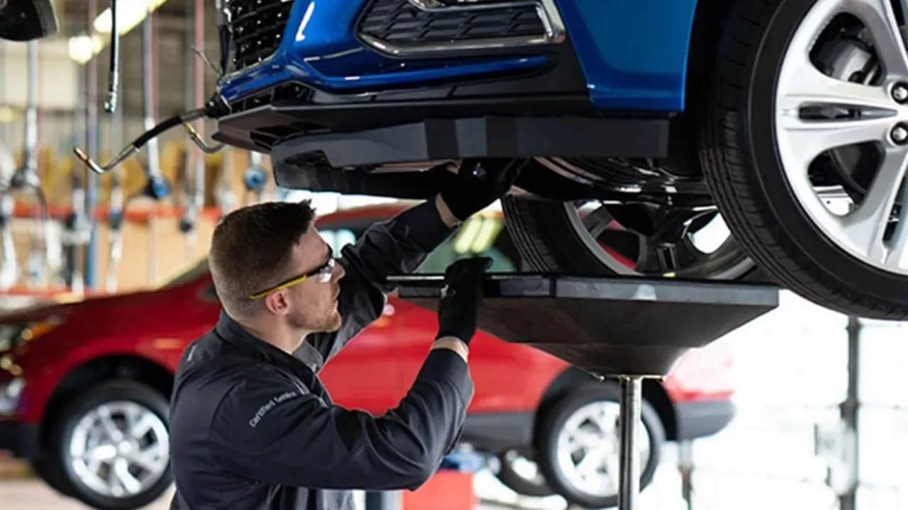 Hem araç ömrünü kısaltıyor hem de cebinizi yakıyor! Otomobillerde doğru sanılan büyük hatalar belli oldu