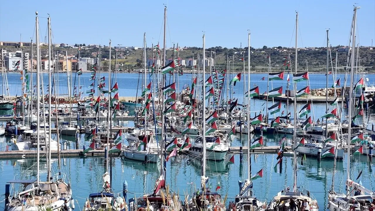 İsrail'den uluslararası sularda Küresel Sumud Filosu'na müdahale