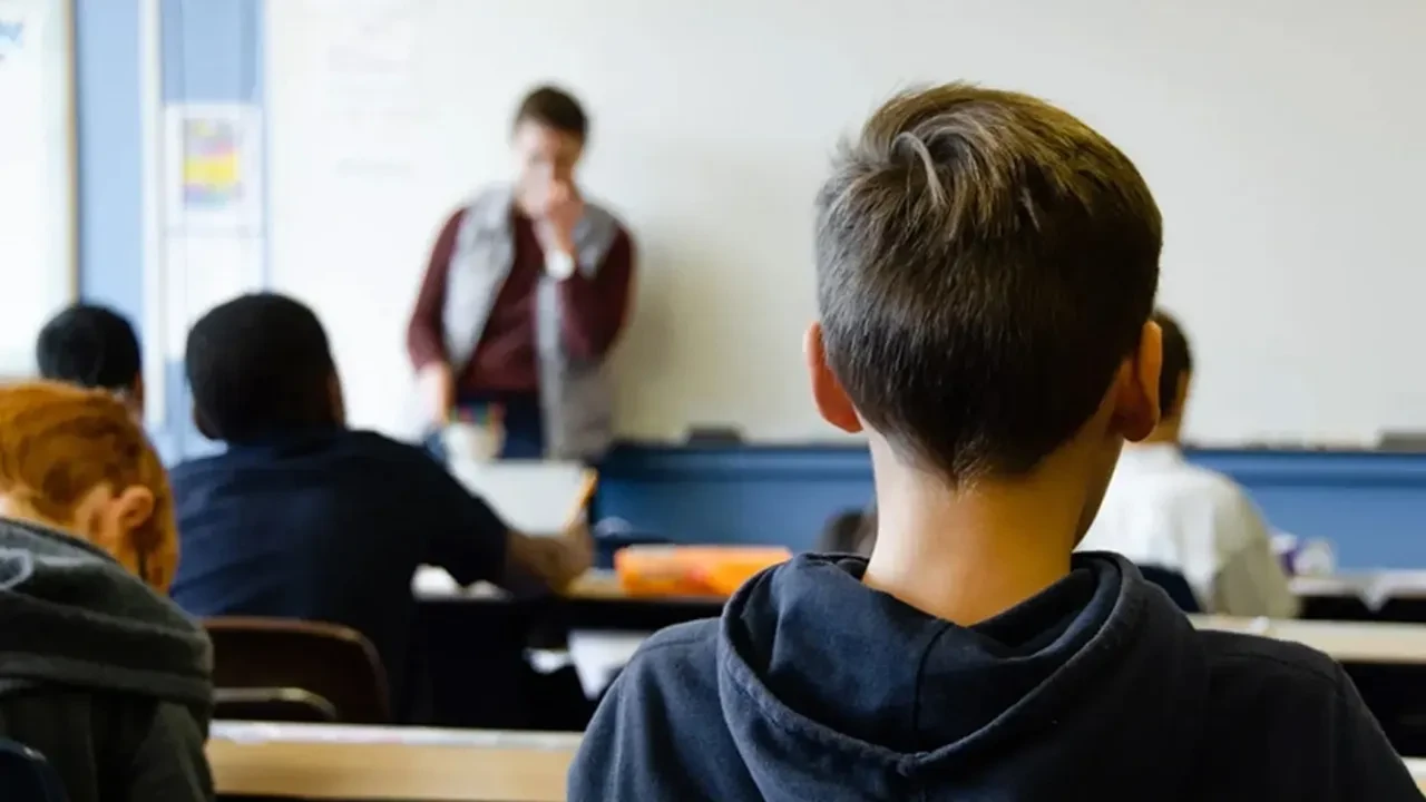 Okullarda yeni dönem başlıyor! 'ALO zorbalık' hattı geliyor: Çocuklar acil yardım talep edebilecek