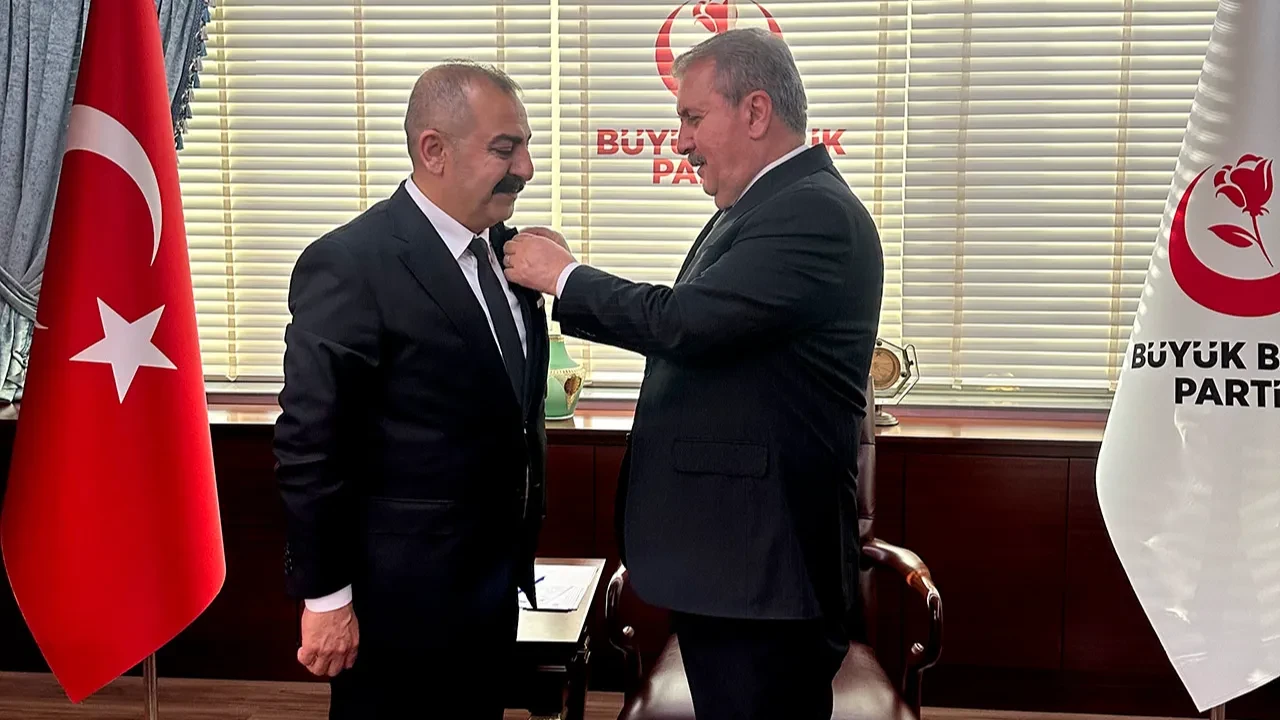 Oyuncu Ömer Kurt BBP'ye üye oldu