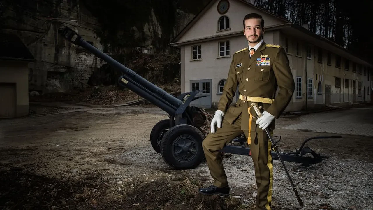 kendini kral ilan eden kişi