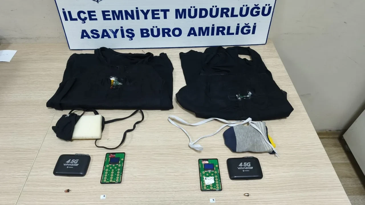 Yakalanan kopya düzeneği ‘Pes’ dedirtti: İç çamaşırdan ayakkabıya her yeri doldurmuşlar