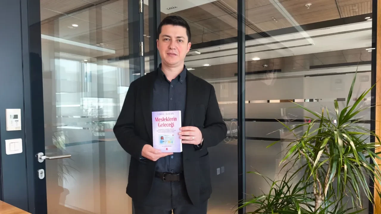 Yapay zeka ve iş gücü ilişkisini inceleyen ‘Mesleklerin Geleceği’ raflarda