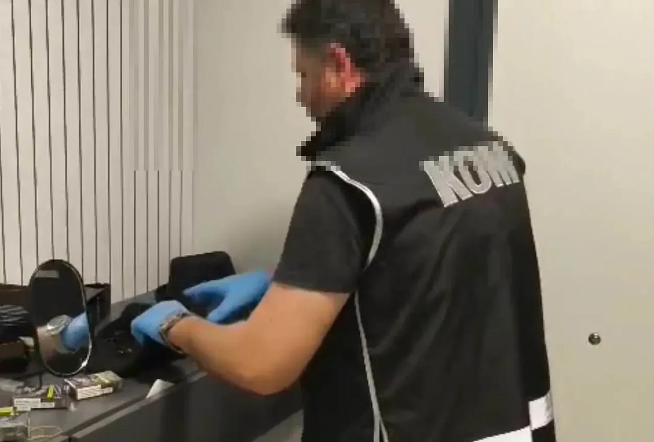 15 yıl hapis cezasıyla aranan suç makinesi yakalandı! Sahte avukat kimlikleri ele geçirildi