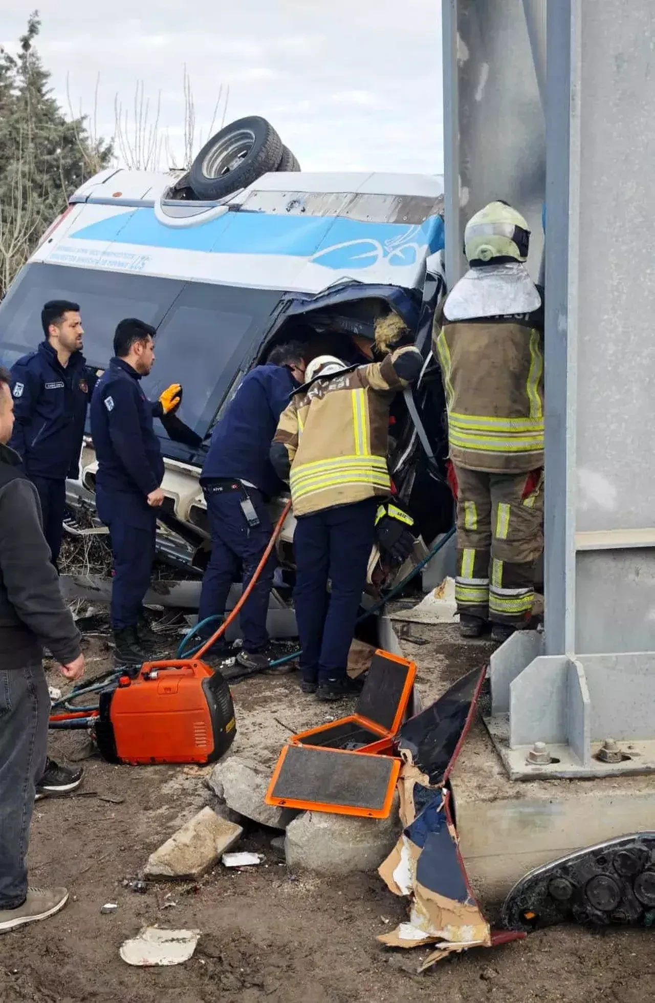 Ankara'da halk otobüsü üst geçide çarptı: Feci kazada 5 ölü, çok sayıda yaralı var!