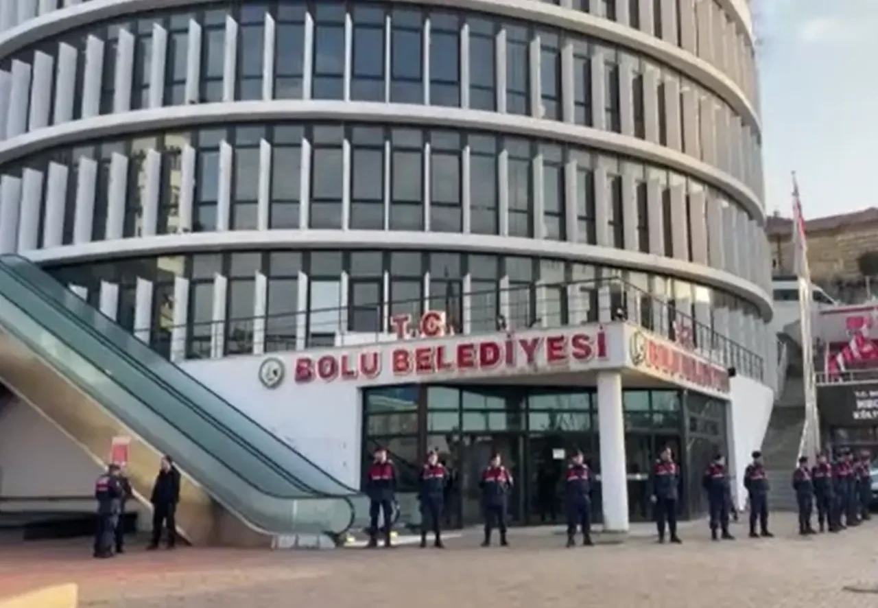 Bolu Belediyesi’ne operasyon! Ekipler arama yapıyor