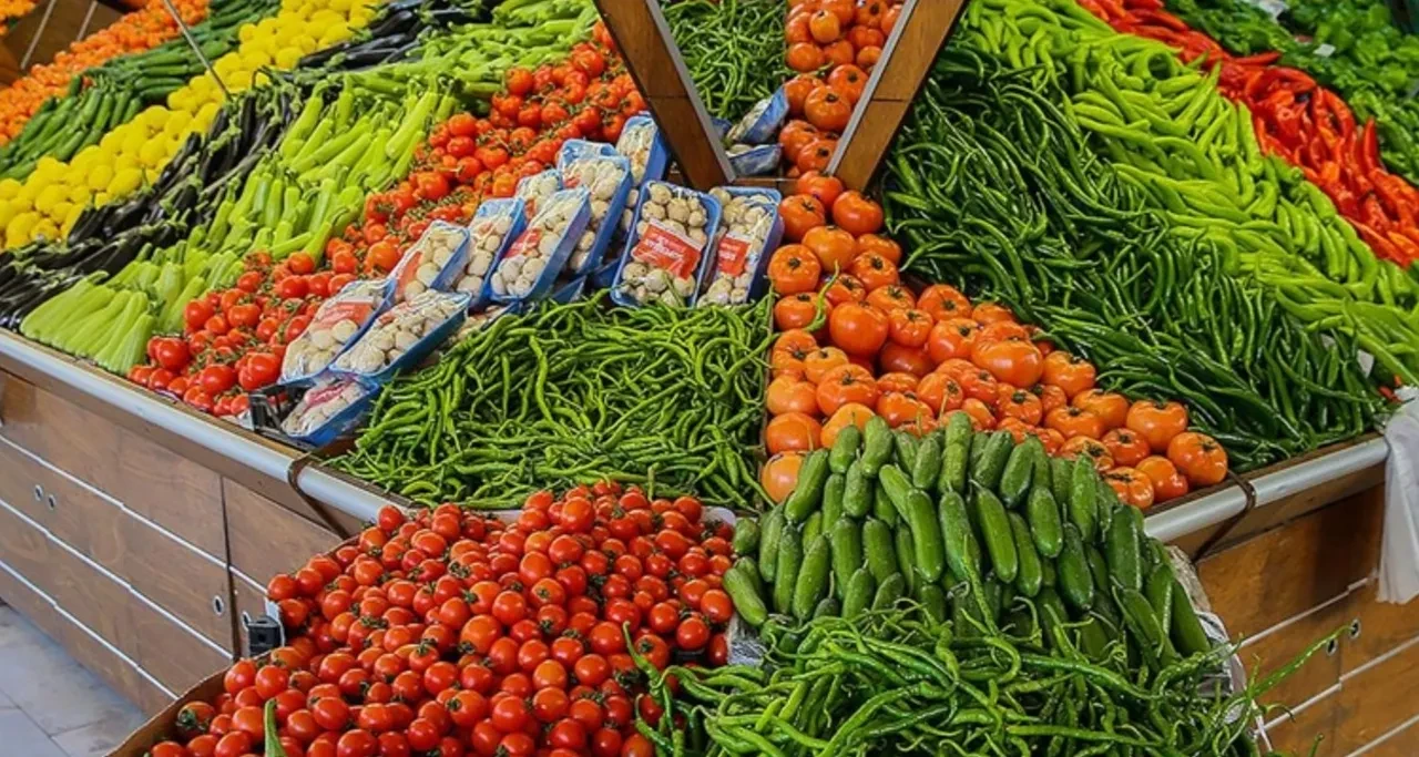 Domates, salatalık ve kırmızı biberde fahiş fiyat! Bakanlık yüzde 400'lük farka ceza kesti