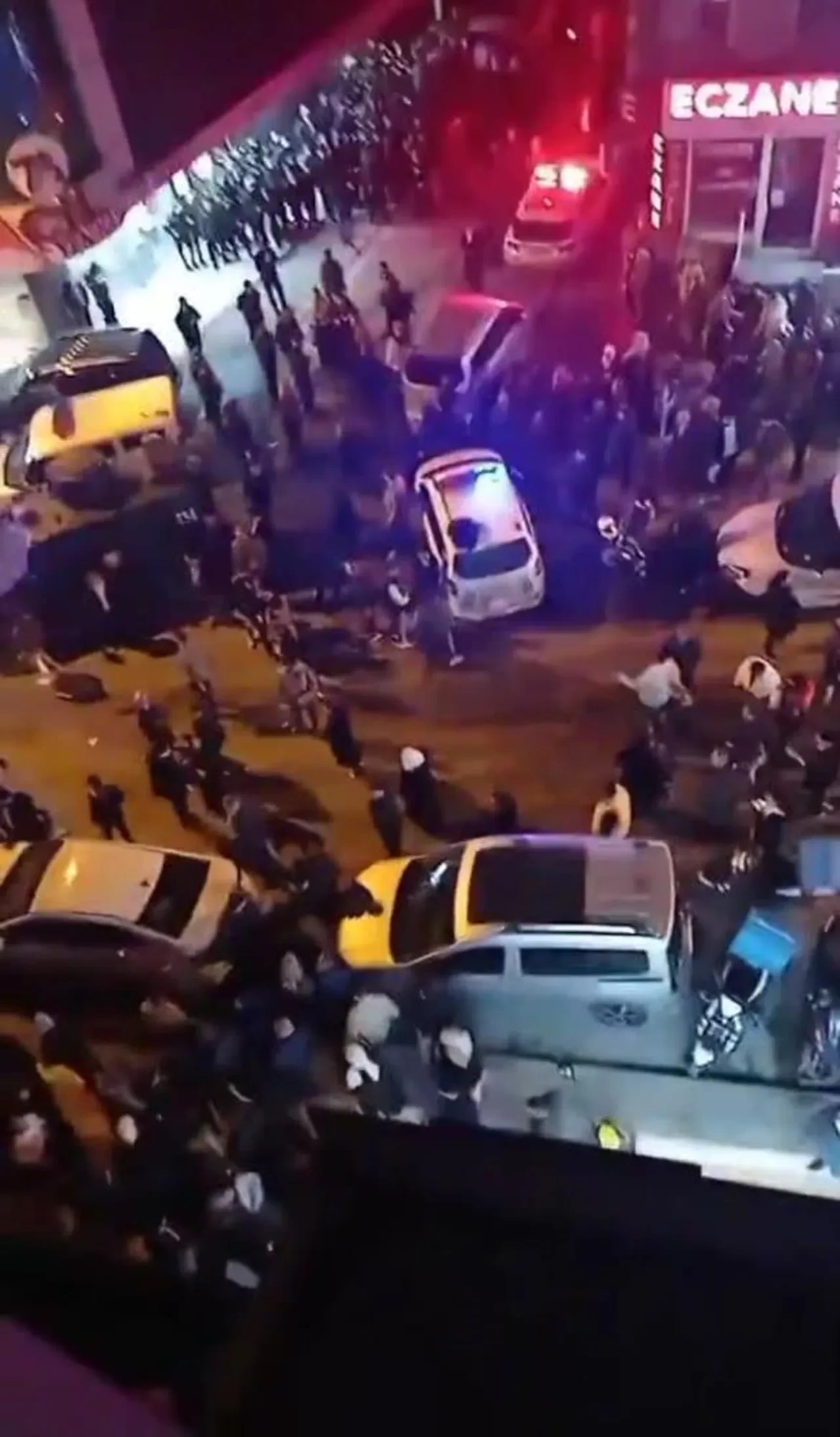 Esenyurt’ta hamile kadın doğum yaparken öldü! Yakınları hastaneyi bastı