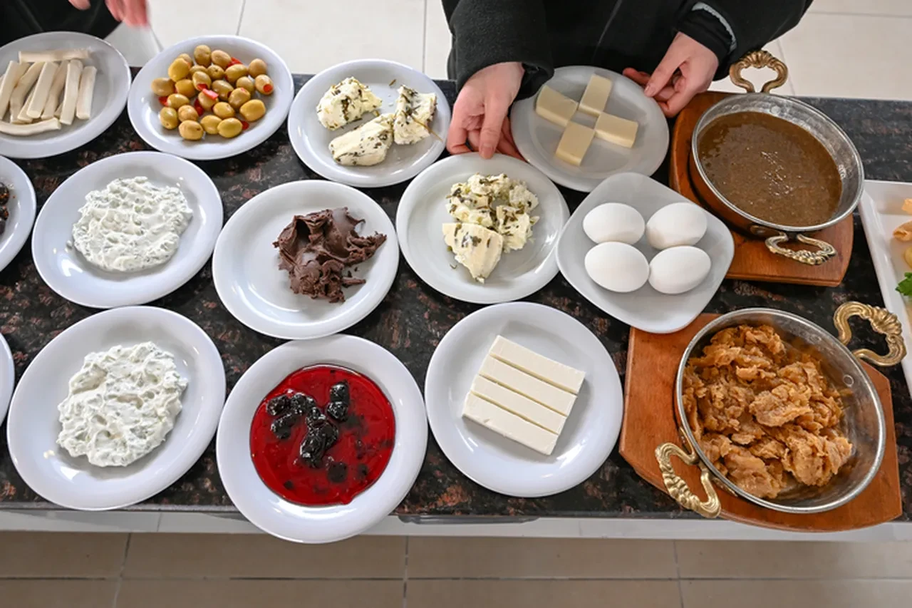 Kahvaltı masasındaki en sinsi zehir! Her sabah birlikte tüketiliyor ama aslında karaciğerin en büyük düşmanıymış