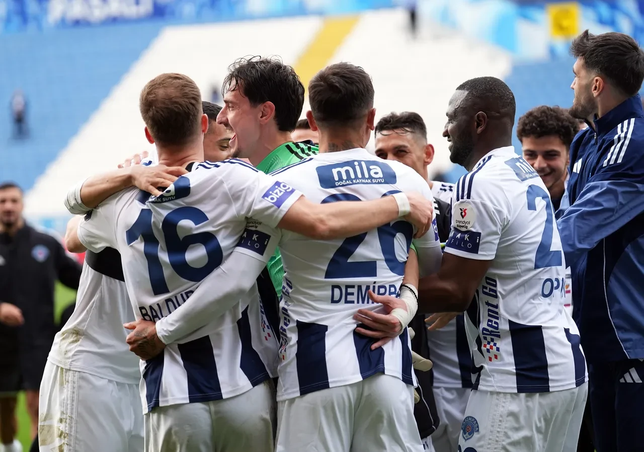 Kasımpaşa Kayserispor maçında kaleden kaleye inanılmaz gol!