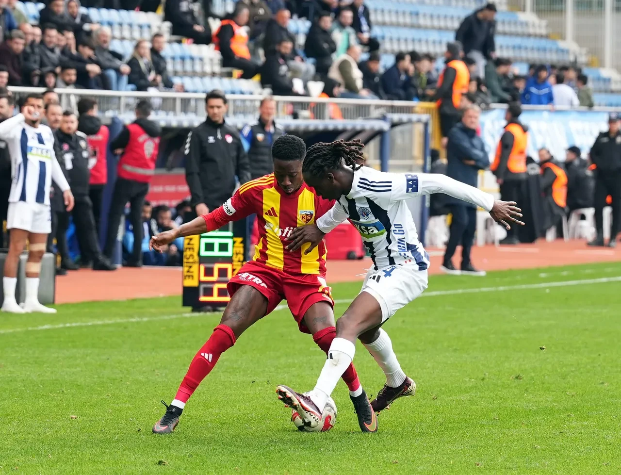 Kasımpaşa Kayserispor maçında kaleden kaleye inanılmaz gol!