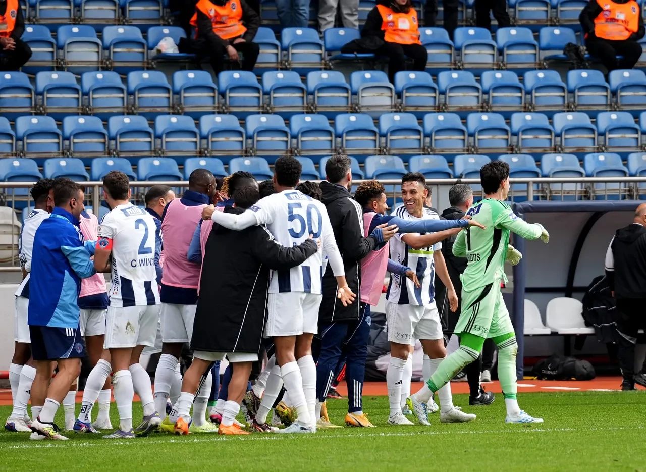 Kasımpaşa Kayserispor maçında kaleden kaleye inanılmaz gol!